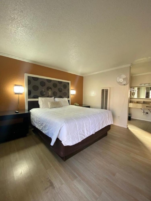 Budget INN At The Heavenly Gondola image 25